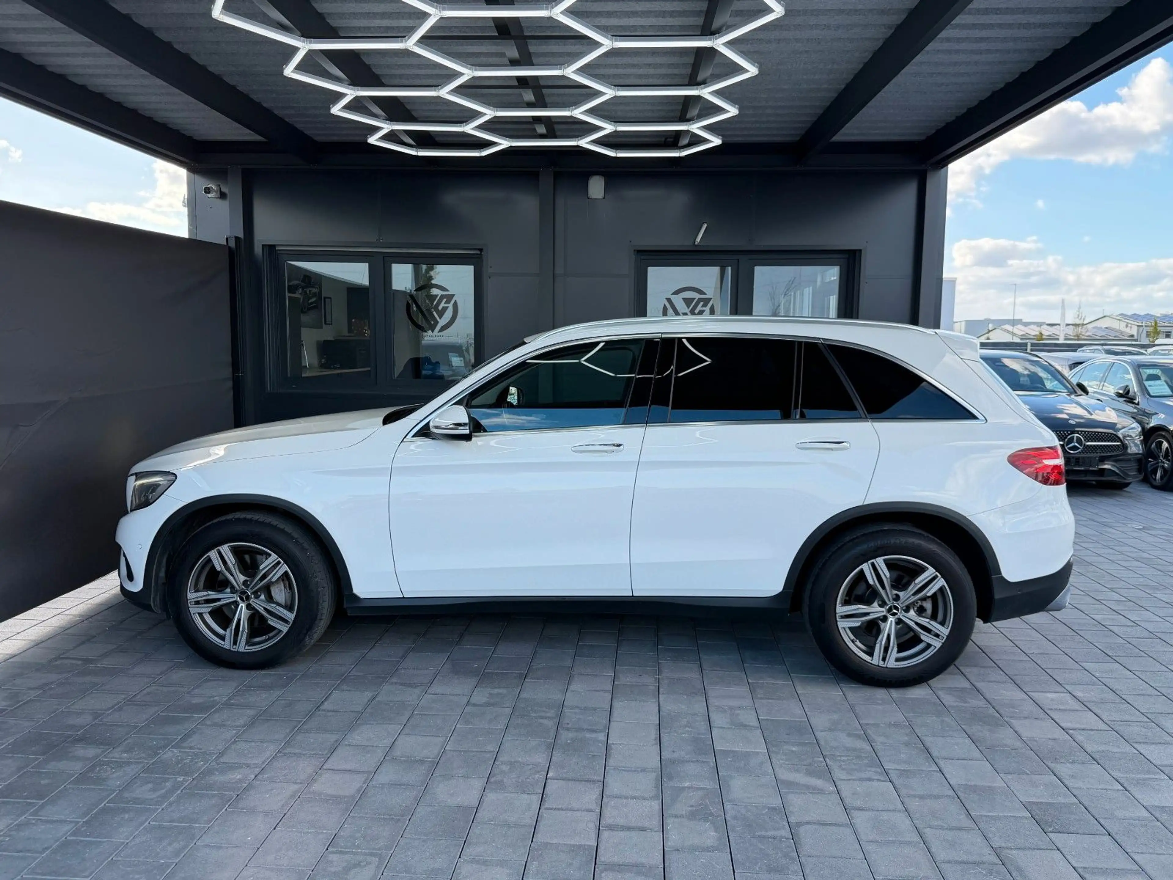 Mercedes-Benz GLC 250 d 4Matic*NAVI*LED*KAMERA*AHK*Keylsess* — photo 6