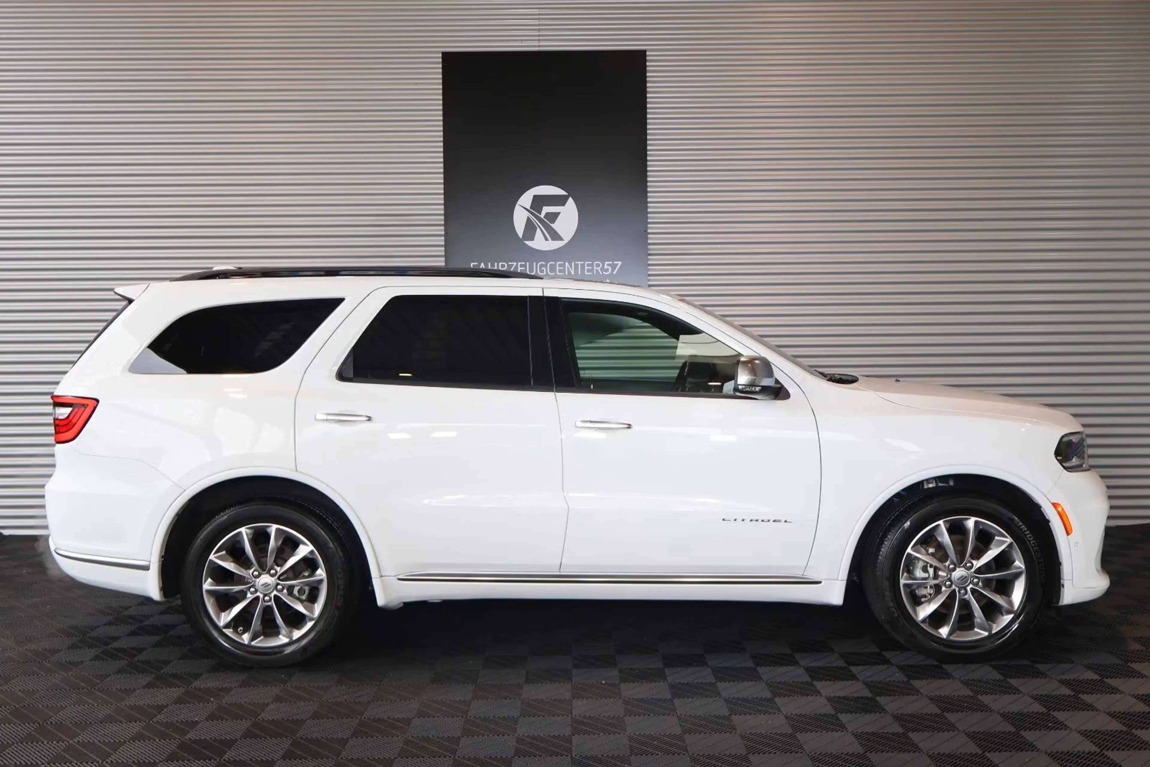 Dodge Durango R/T 5.7L 4x4/PDC/CARPLAY/6-SITZER/LPG — photo 5