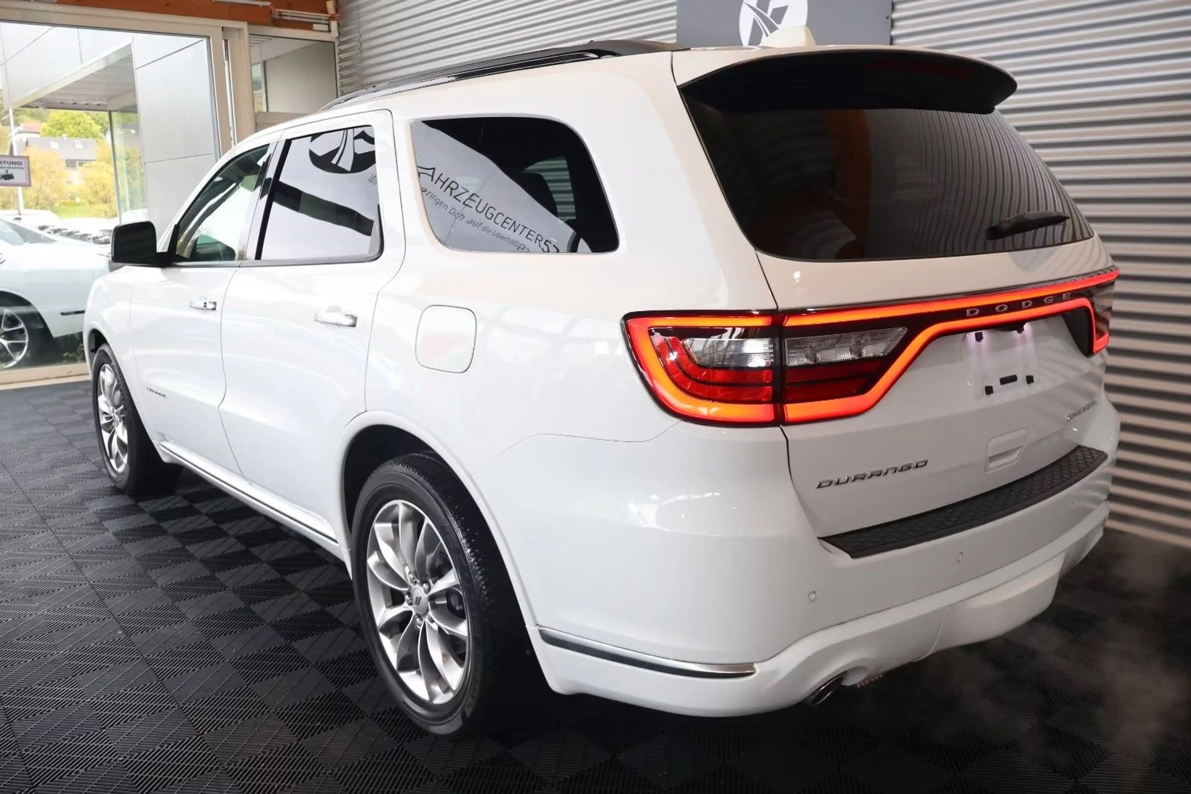 Dodge Durango R/T 5.7L 4x4/PDC/CARPLAY/6-SITZER/LPG — photo 8