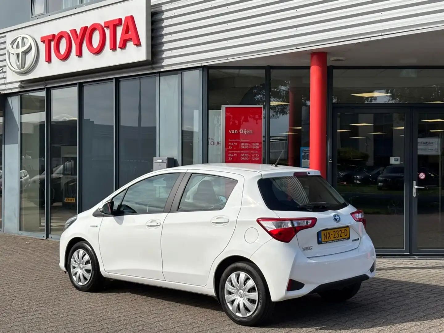 Toyota Yaris 1.5 Hyb. Aspiration | Automaat | Nav | A. camera | Wit - 2