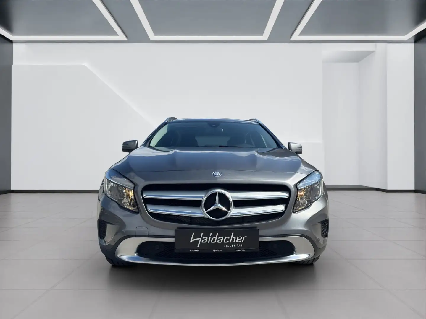 Mercedes-Benz GLA 180 d Urban PTS Shz eHeck RKam Klima Grau - 2