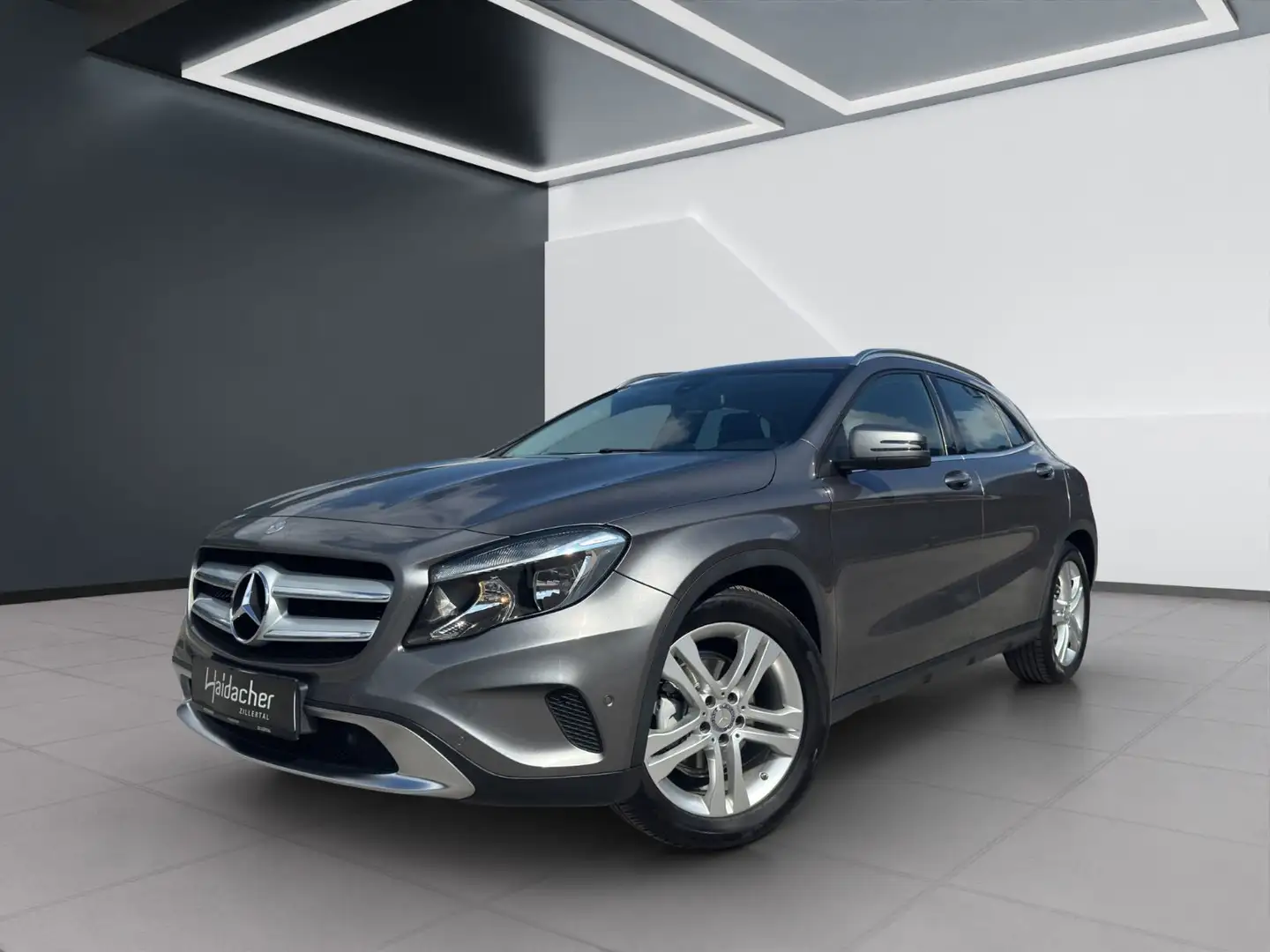 Mercedes-Benz GLA 180 d Urban PTS Shz eHeck RKam Klima Grau - 1