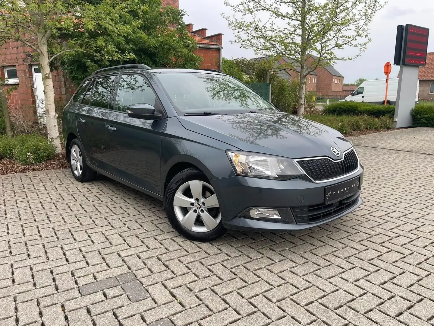 Skoda Fabia 1.2i - 2016/185.000km/Euro 6b - Gekeurd Gris - 2