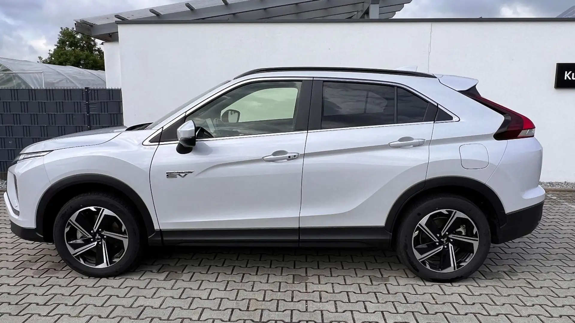 Mitsubishi Eclipse Cross Plus mit INTRO Paket Weiß - 2