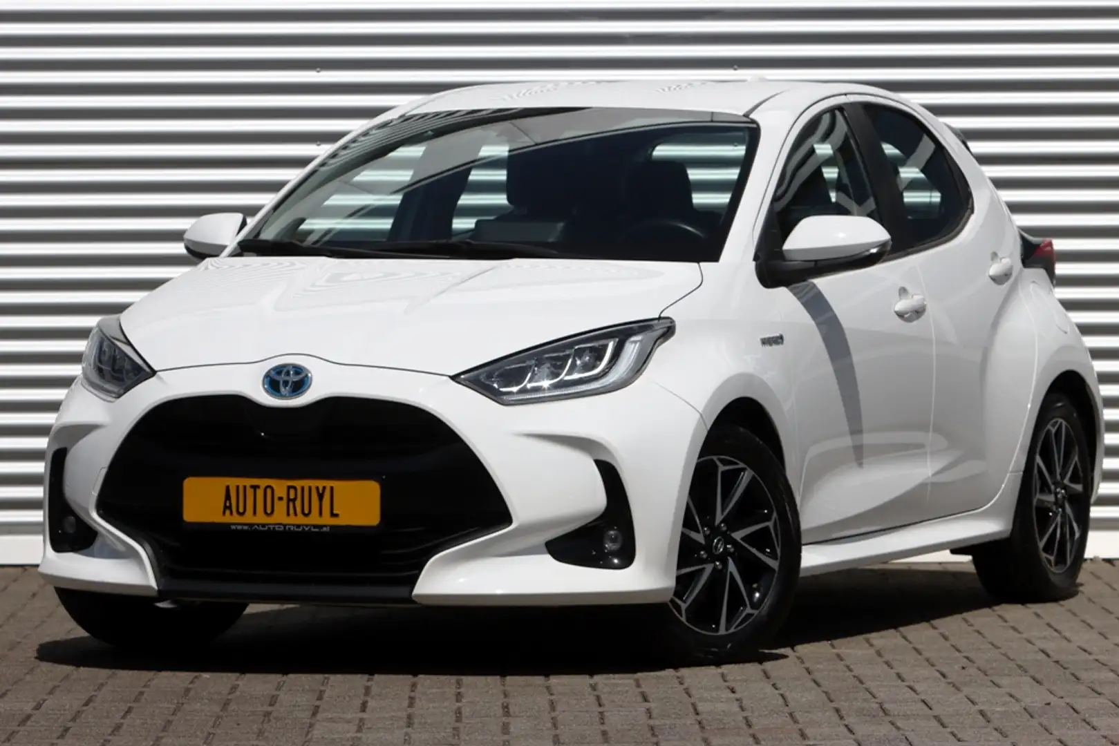 Toyota Yaris 1.5 Hybrid Dynamic Carplay / Camera Blanc - 1