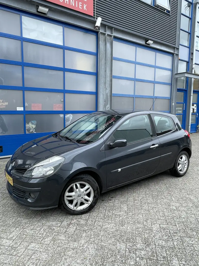 Renault Clio 1.4-16V Team Spirit Grijs - 1