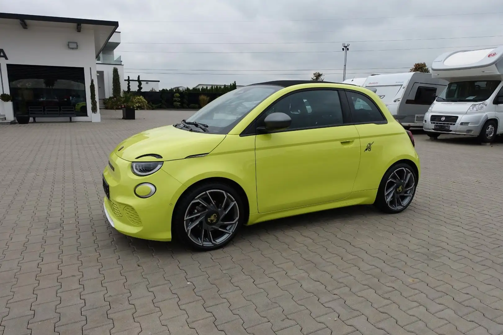 Abarth 500 e Cabrio Turismo Gelb - 1