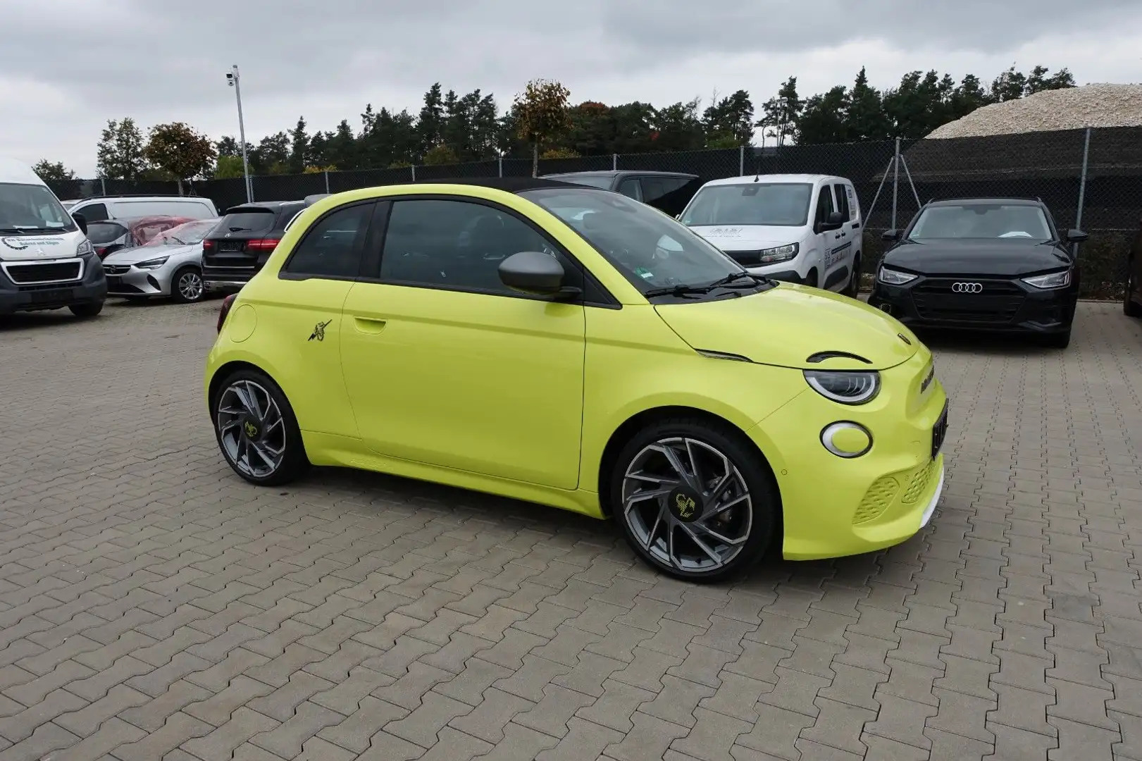 Abarth 500 e Cabrio Turismo Gelb - 2