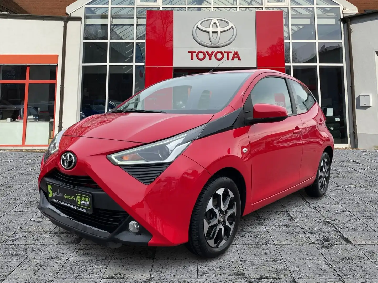 Toyota Aygo 1.0 x-play club Rückfahrkamera Rot - 2