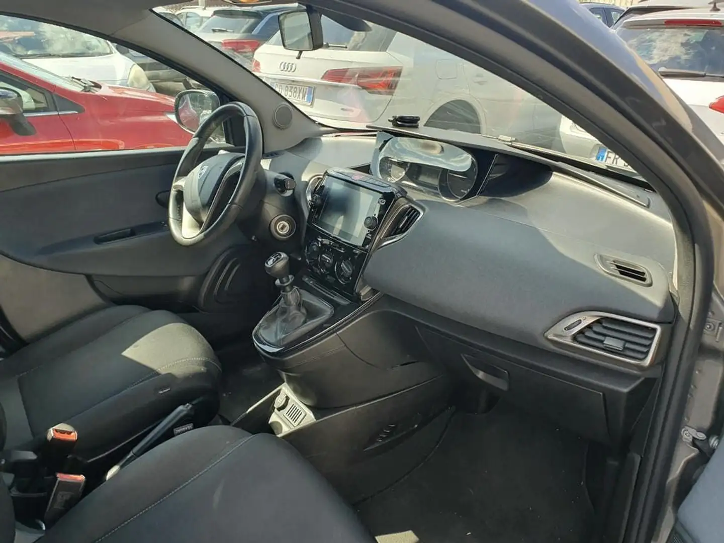 Lancia Ypsilon 1.2 69 CV 5 porte GPL Ecochic Gold Grigio - 2
