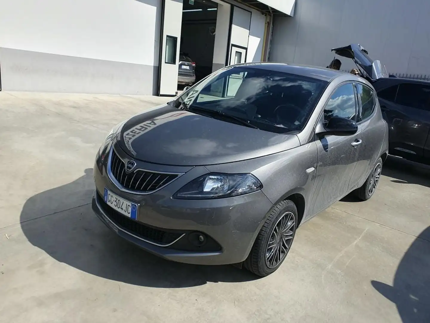 Lancia Ypsilon 1.2 69 CV 5 porte GPL Ecochic Gold Grigio - 1