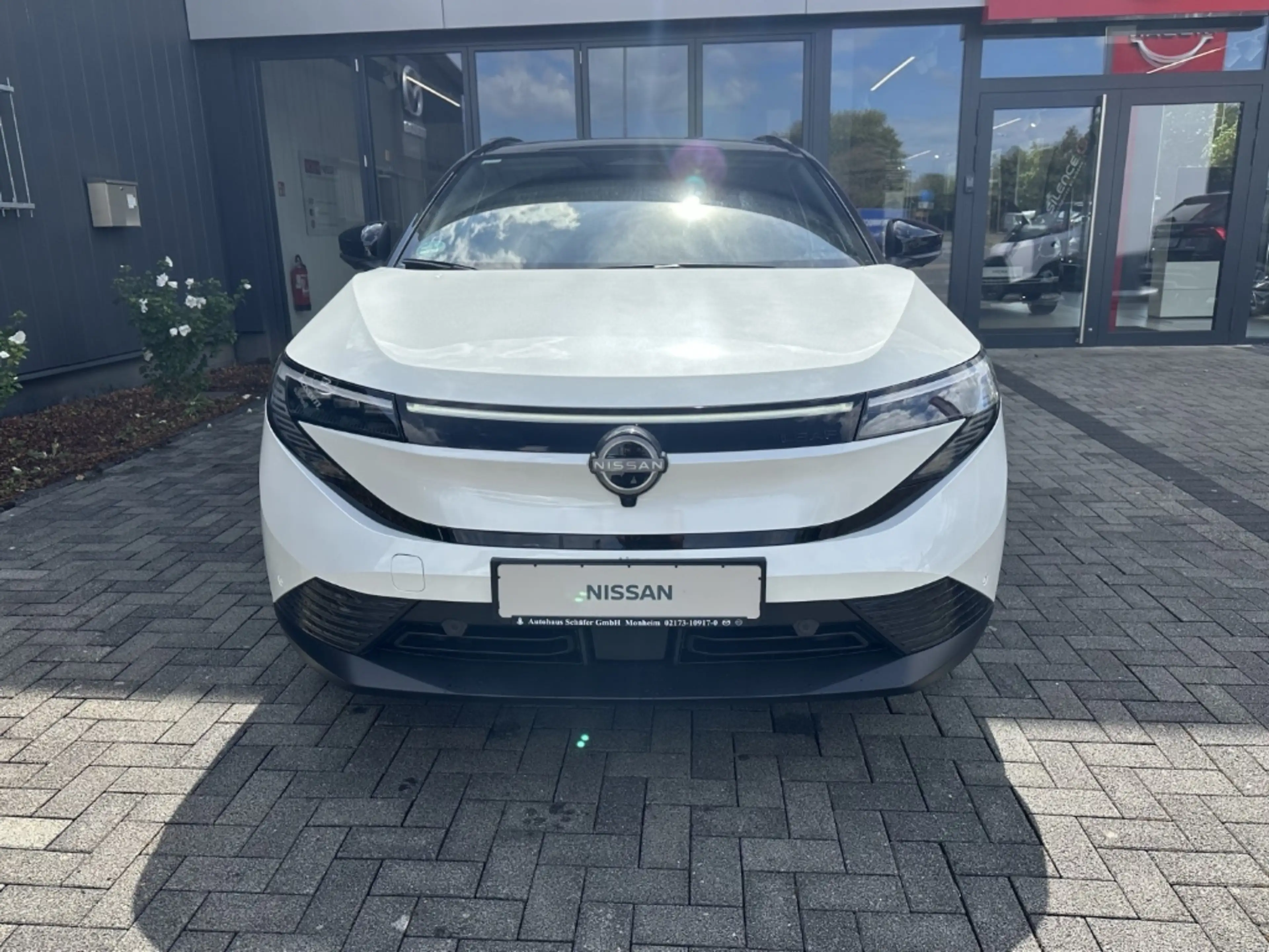 Nissan Leaf (2026) ADVANCE 75kWh V2L 2-Farben HUD Panorama Nav — photo 2