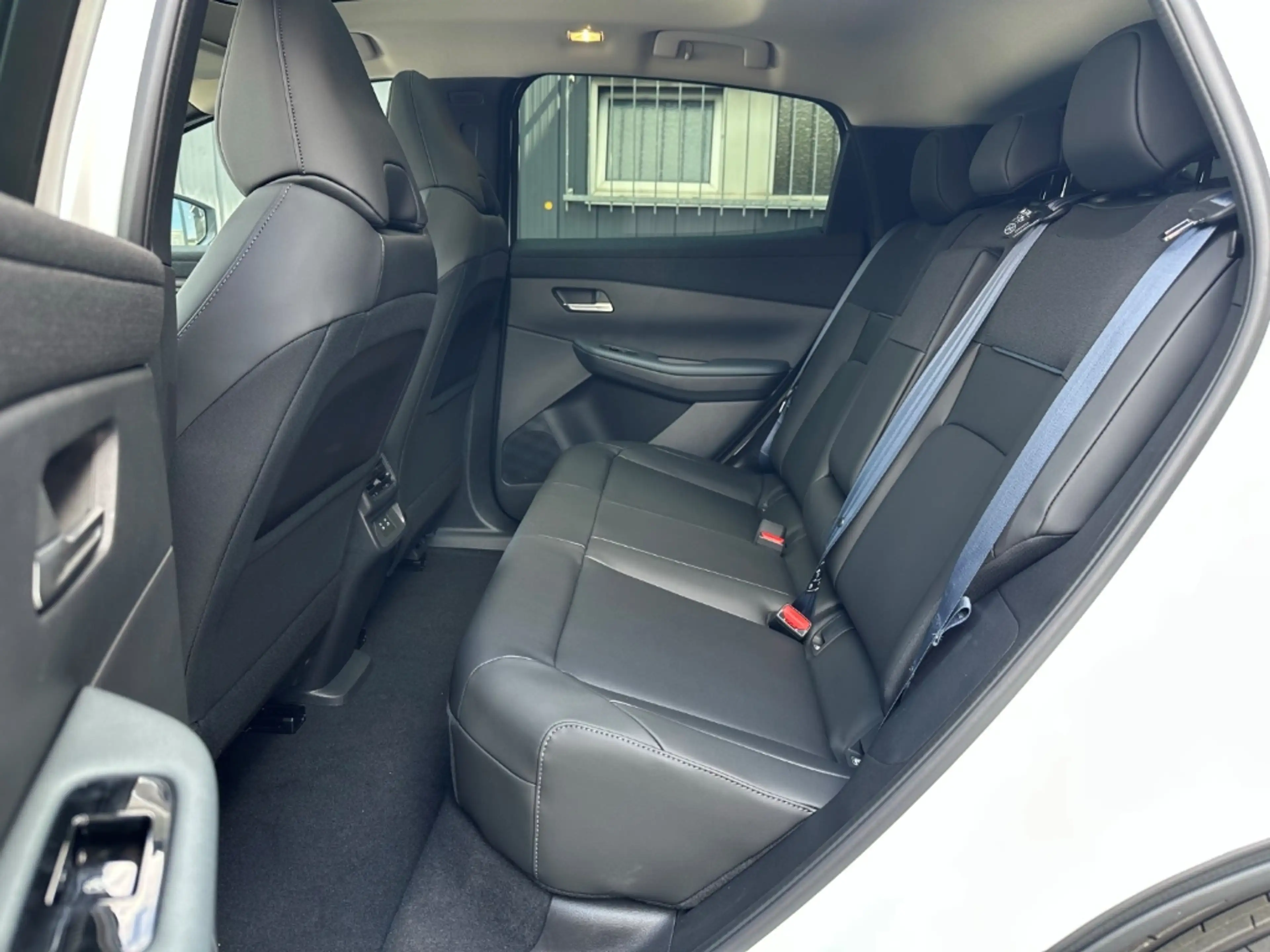 Nissan Leaf (2026) ADVANCE 75kWh V2L 2-Farben HUD Panorama Nav — photo 6