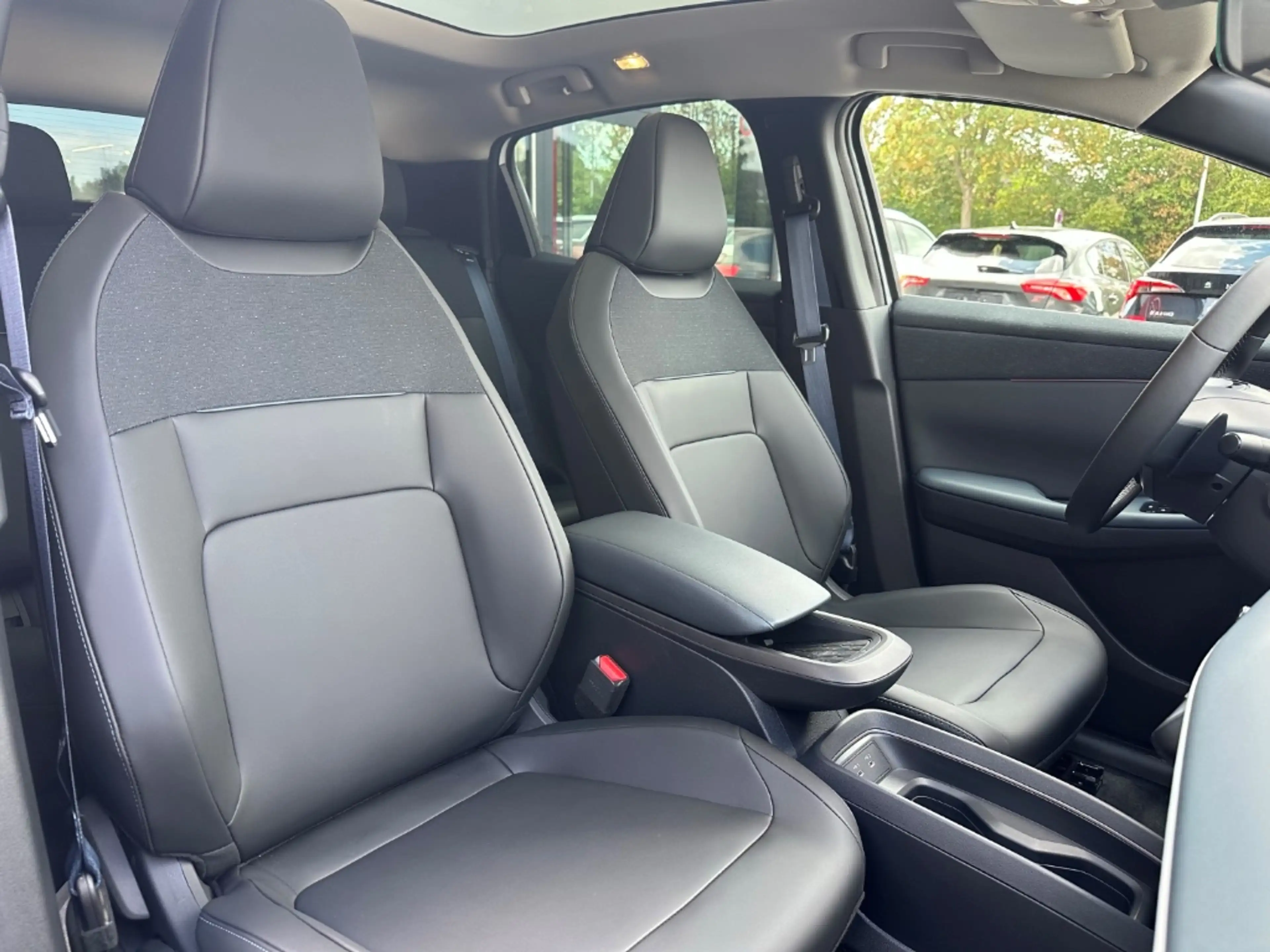 Nissan Leaf (2026) ADVANCE 75kWh V2L 2-Farben HUD Panorama Nav — photo 5