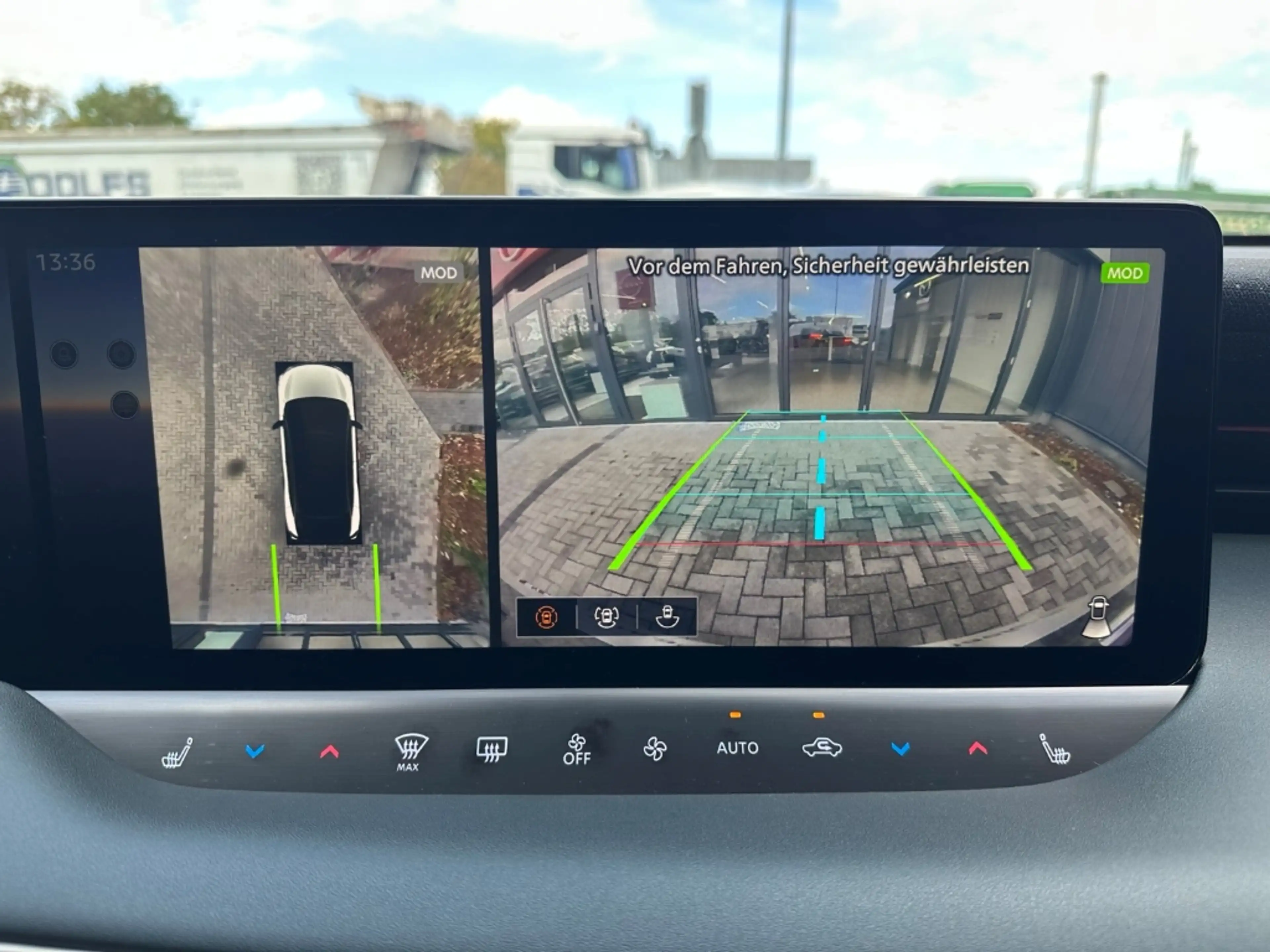 Nissan Leaf (2026) ADVANCE 75kWh V2L 2-Farben HUD Panorama Nav — photo 10