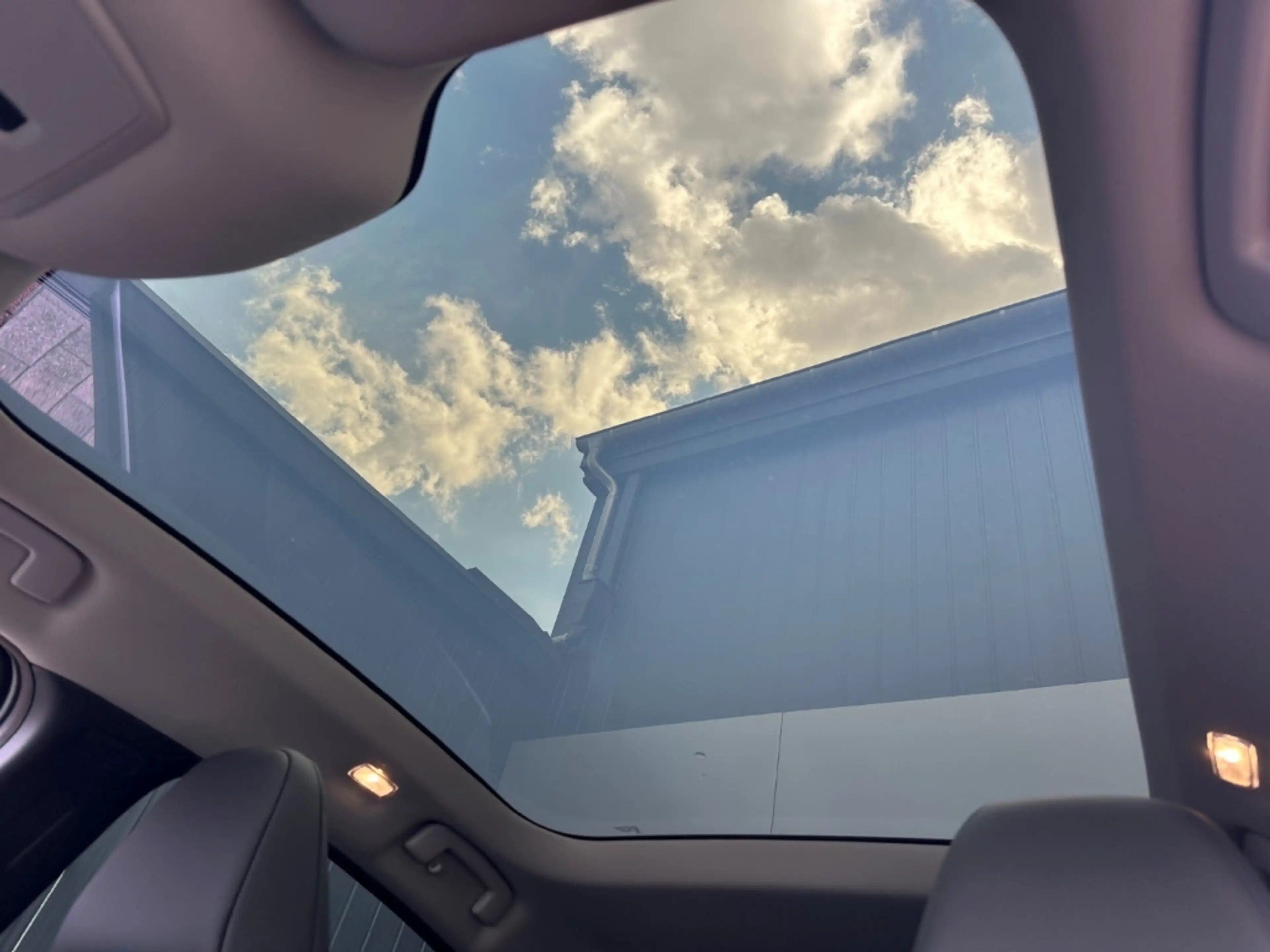 Nissan Leaf (2026) ADVANCE 75kWh V2L 2-Farben HUD Panorama Nav — photo 11