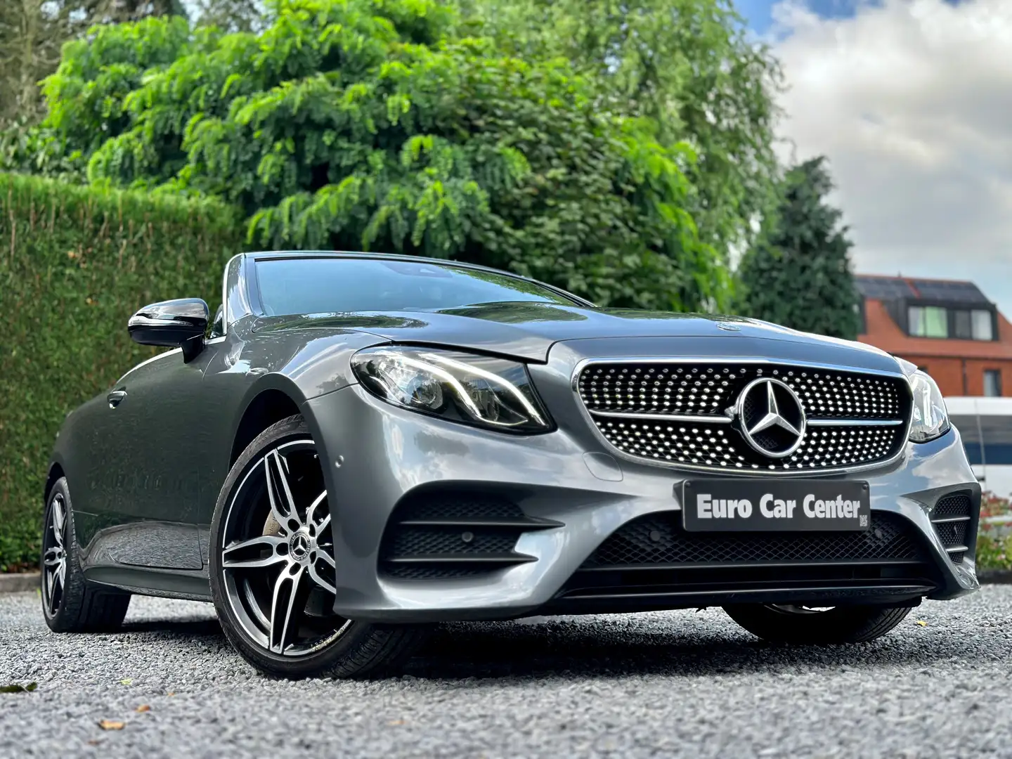Mercedes-Benz E 200 Cabriolet / 4-MATIC AMG LINE / 360° / ALCANTARA Šedá - 2