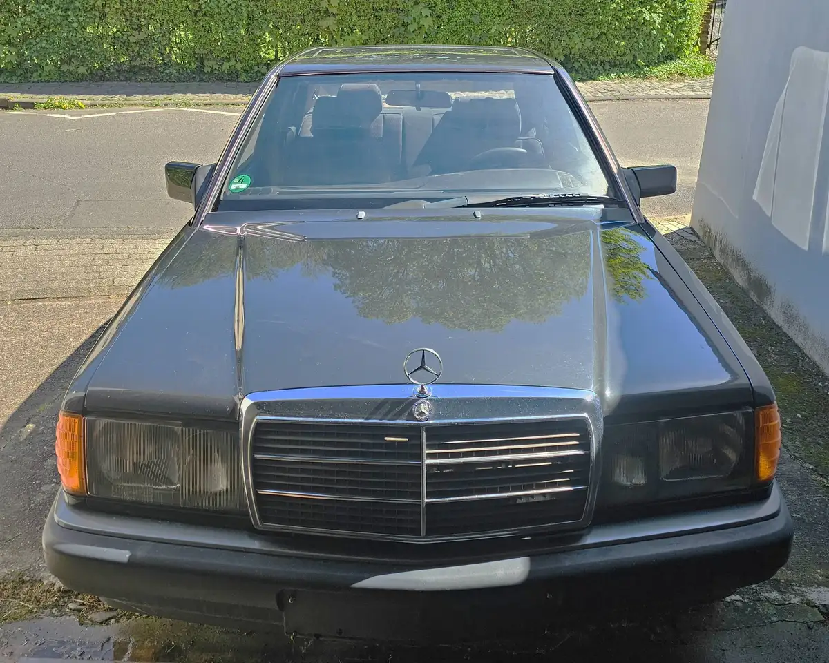 Mercedes-Benz 190 E 2.3, foto 3