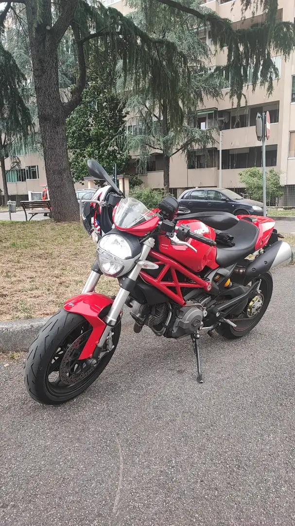 Ducati Monster 796 Red - 1
