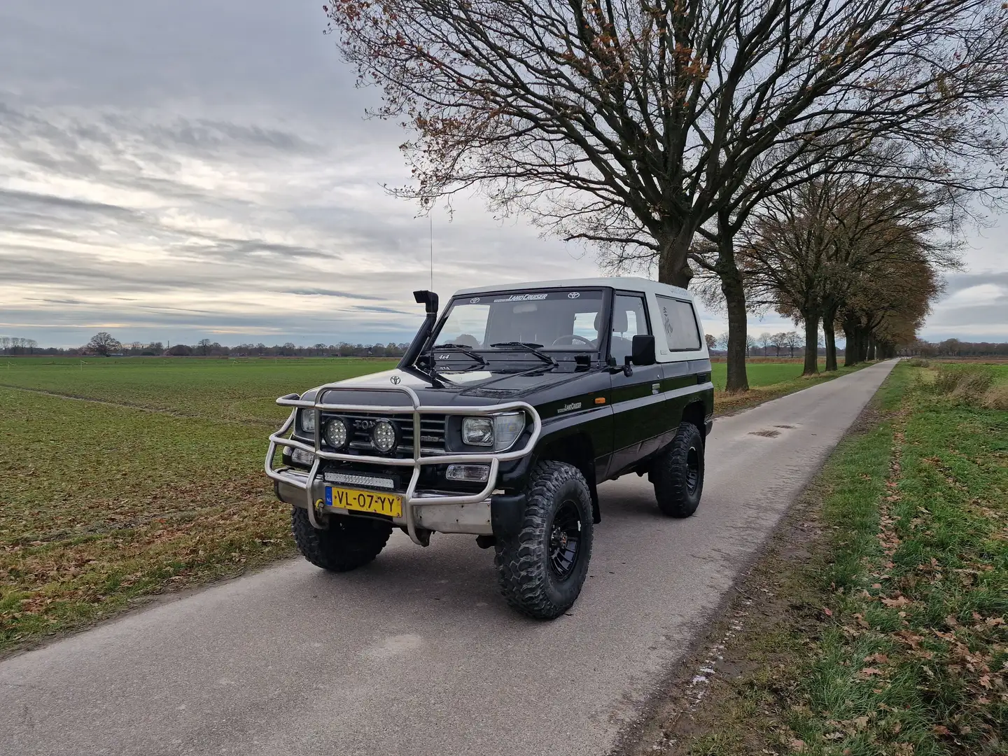 Toyota Land Cruiser Land Cruiser 2.4 LX FRP Zwart - 2