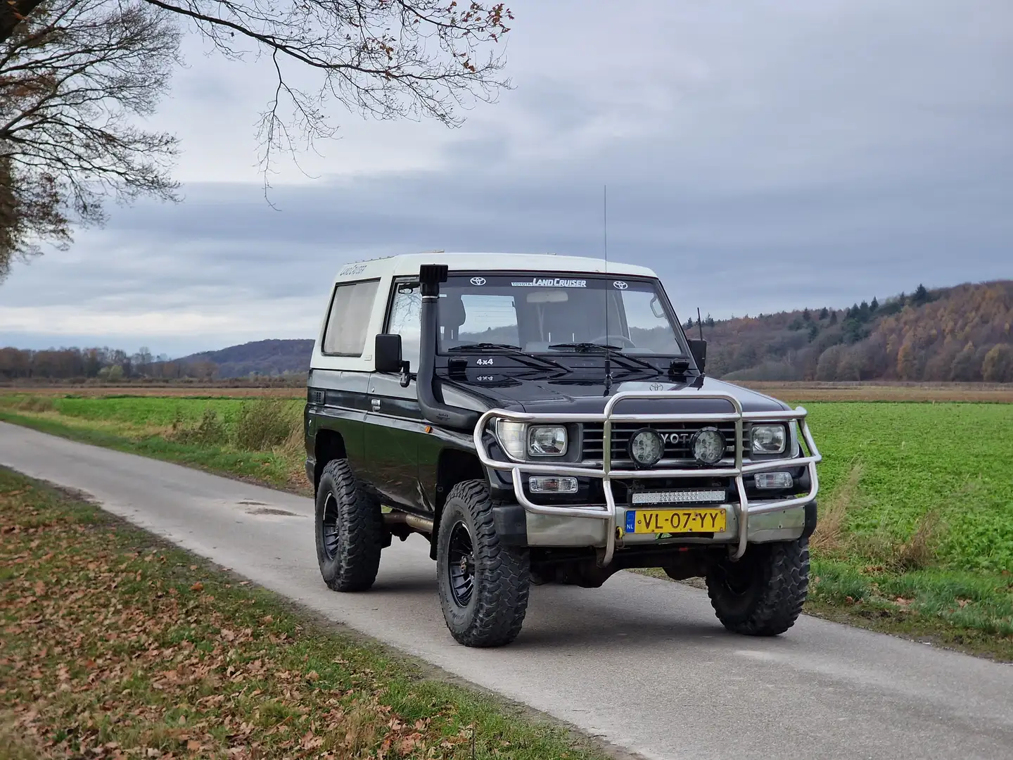 Toyota Land Cruiser Land Cruiser 2.4 LX FRP Zwart - 1