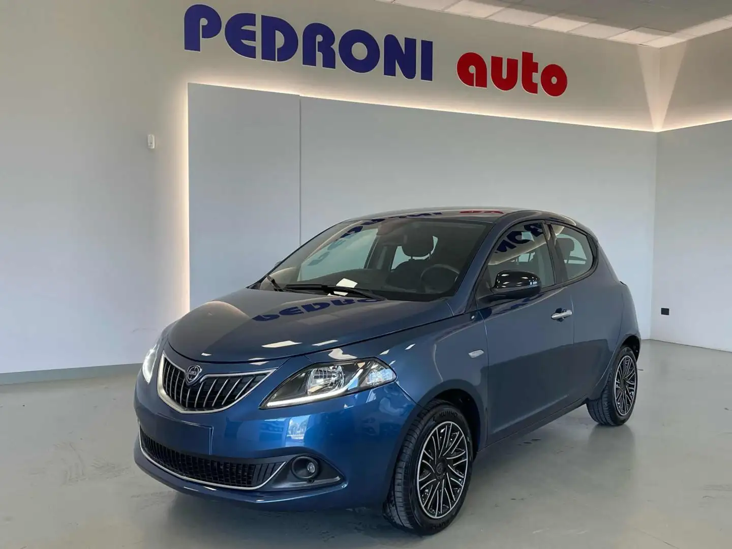 Lancia Ypsilon 1.0 FireFly 5p 70CV S&S Hybrid Gold Neopatentati Grigio - 1