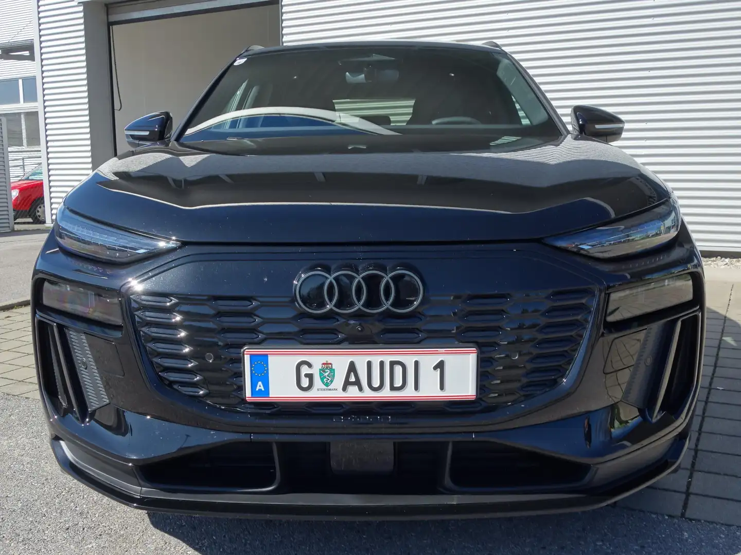 Audi SQ6 e-tron quattro 360 kW Schwarz - 2