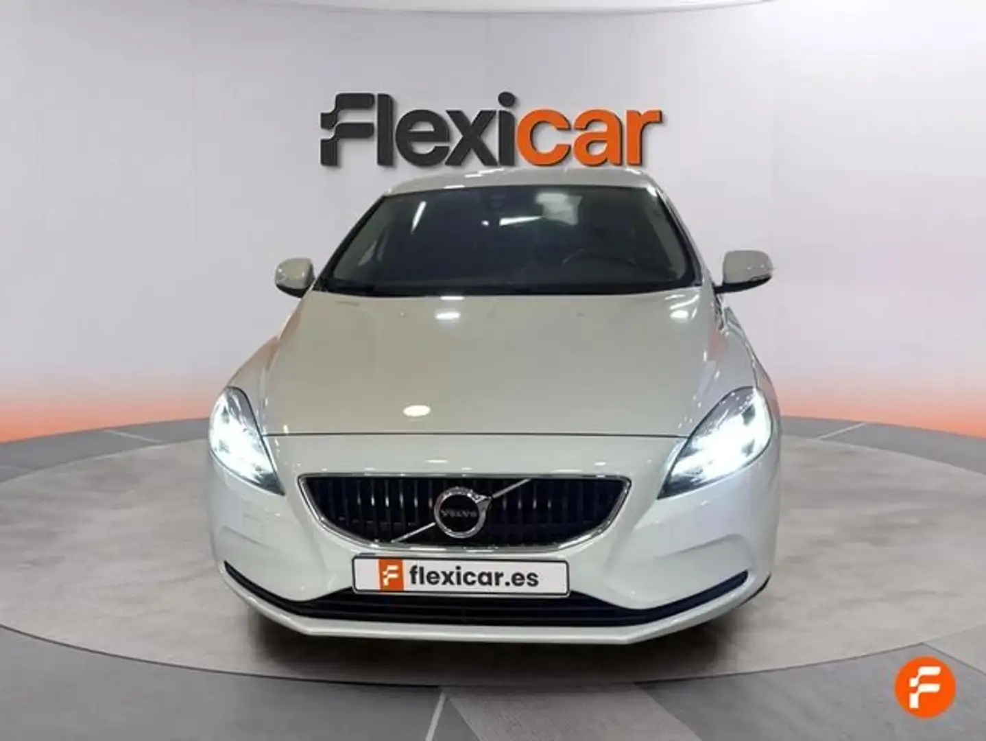 Volvo V40 D2 Momentum 120 Blanco - 2