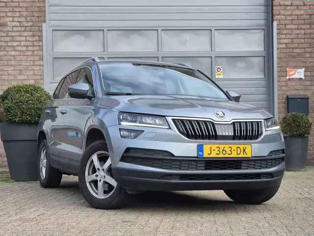 Skoda Karoq 1.0 TSI Business Edition Parkeersensoren / Stoelve