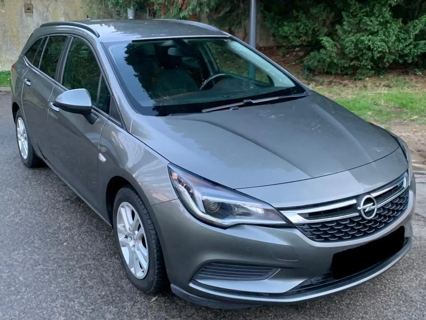 Opel Astra Astra 1.6 D Start/Stop Sports Tourer Edition Gris - 1