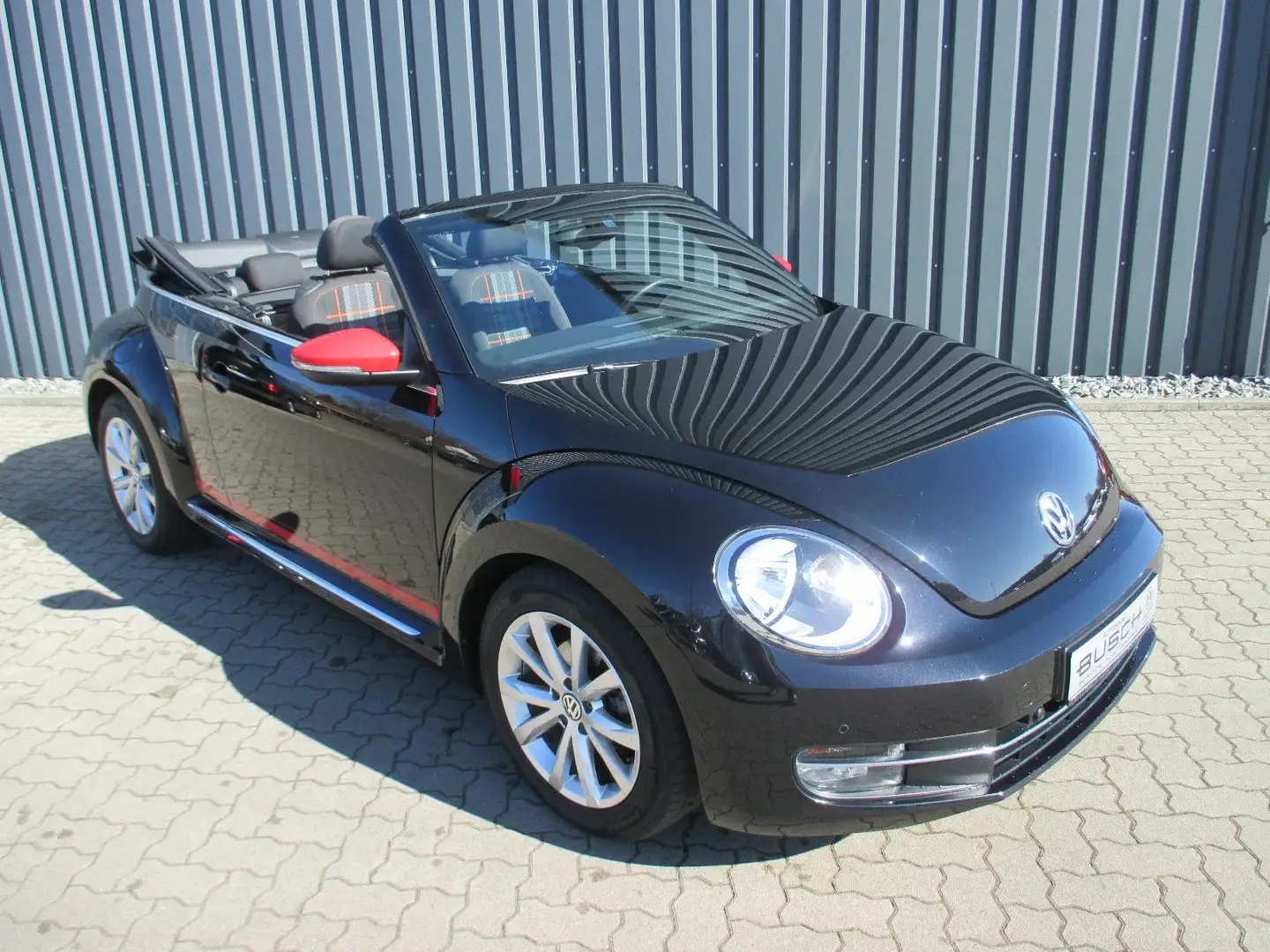Volkswagen Beetle Cabriolet Club 1,2l 77kw Schwarz - 1