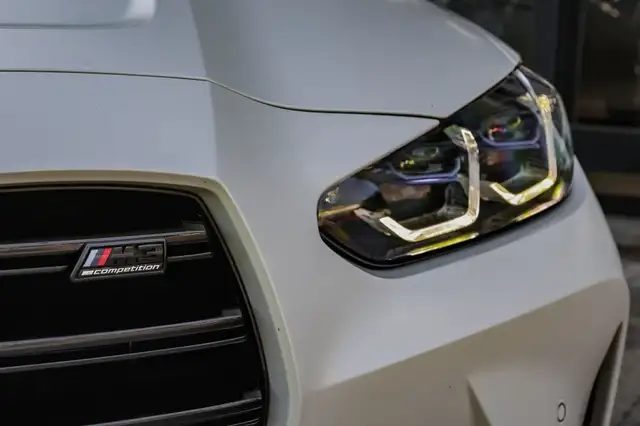 BMW M3 view 4