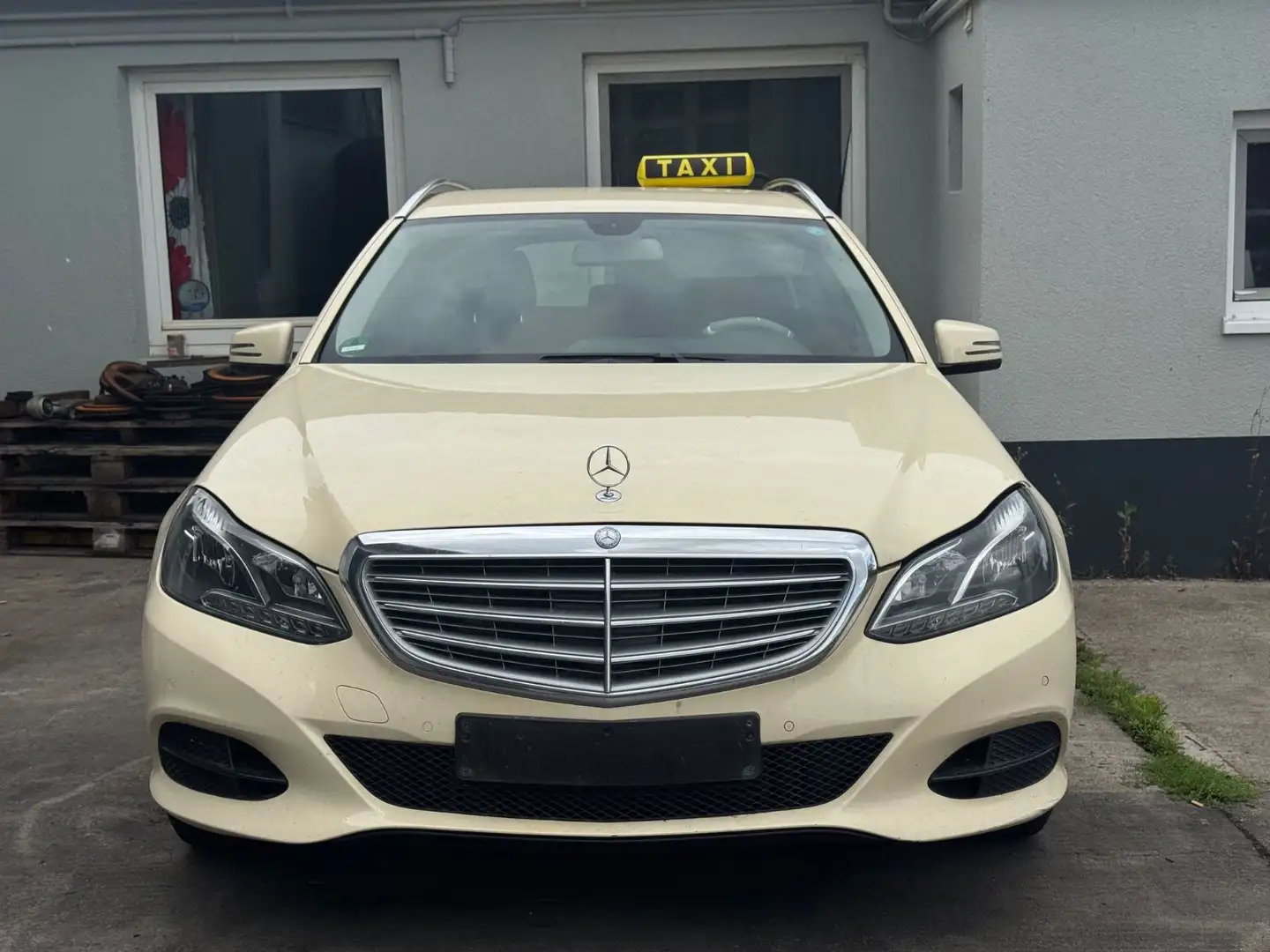 Mercedes-Benz E 200 Motorschaden Taxi - 2