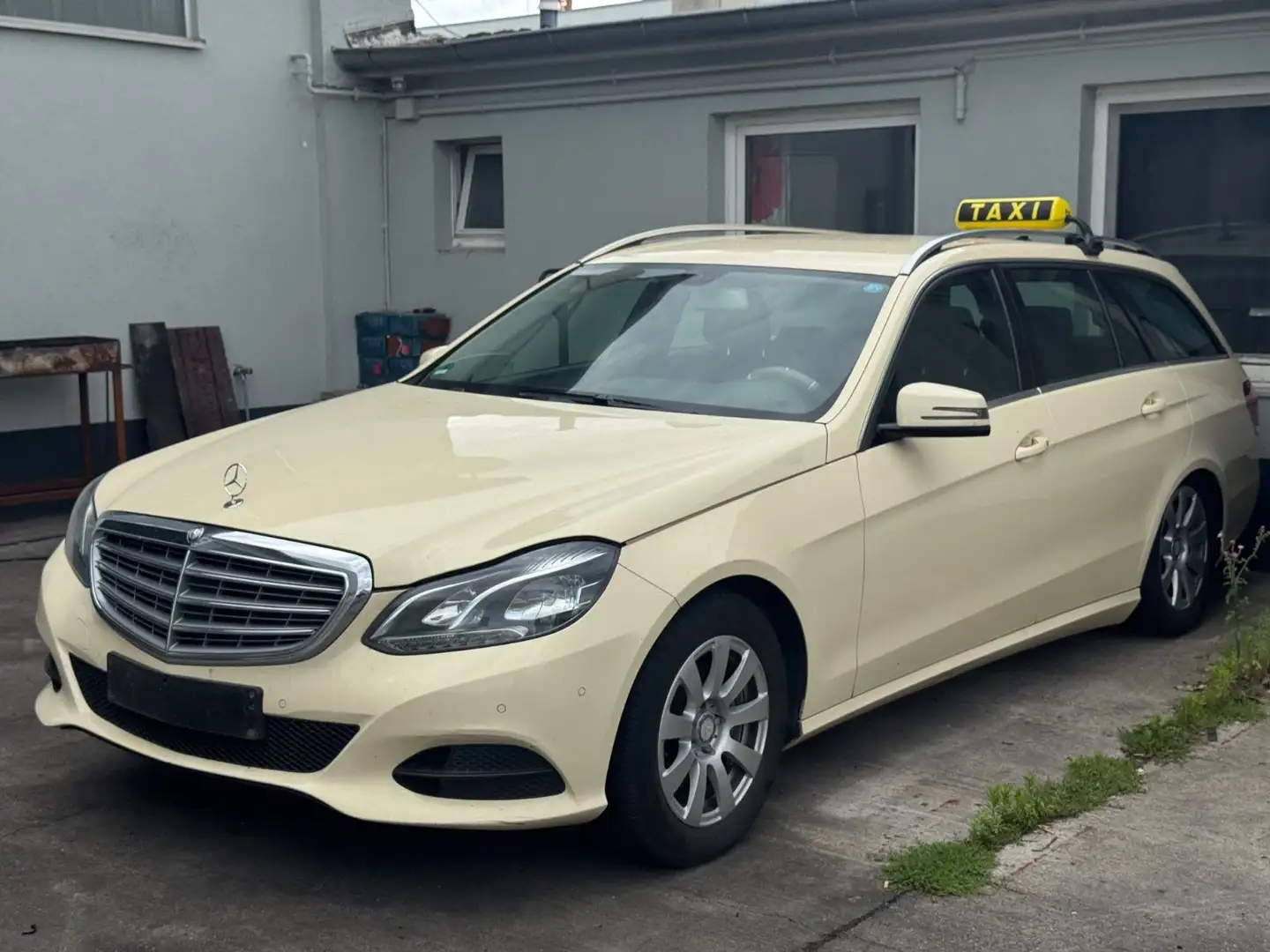 Mercedes-Benz E 200 Motorschaden Taxi - 1