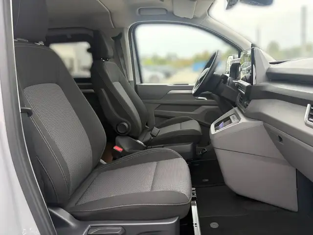 Volkswagen Transporter view 10