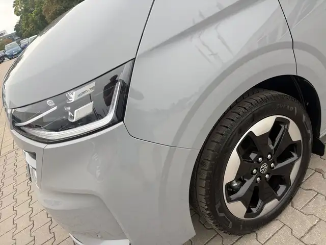 Volkswagen Transporter view 7