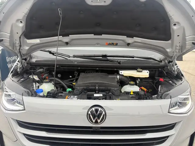 Volkswagen Transporter view 12