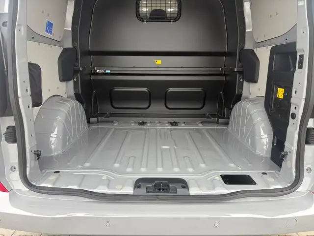 Volkswagen Transporter view 11