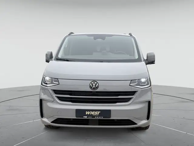 Volkswagen Transporter view 3