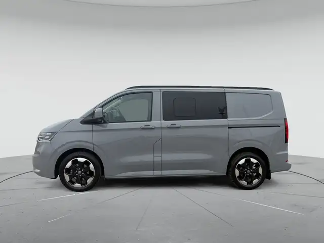 Volkswagen Transporter view 4