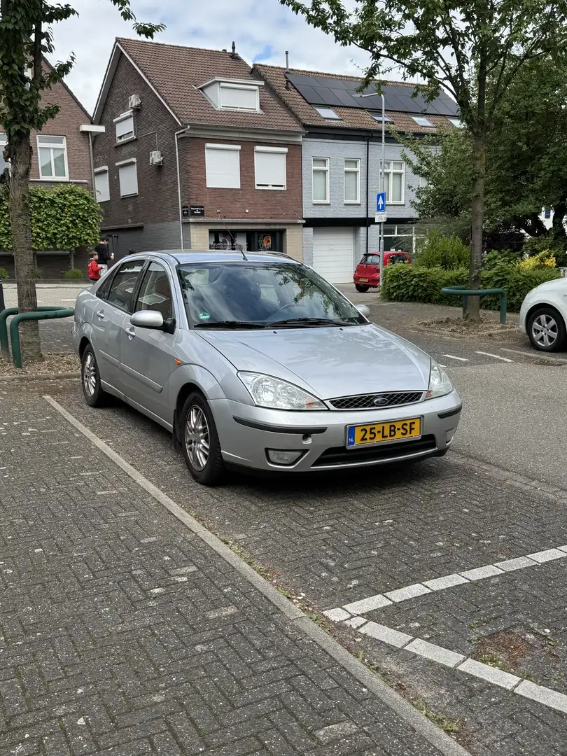 Ford Focus 1.8-16V Ghia Gris - 1