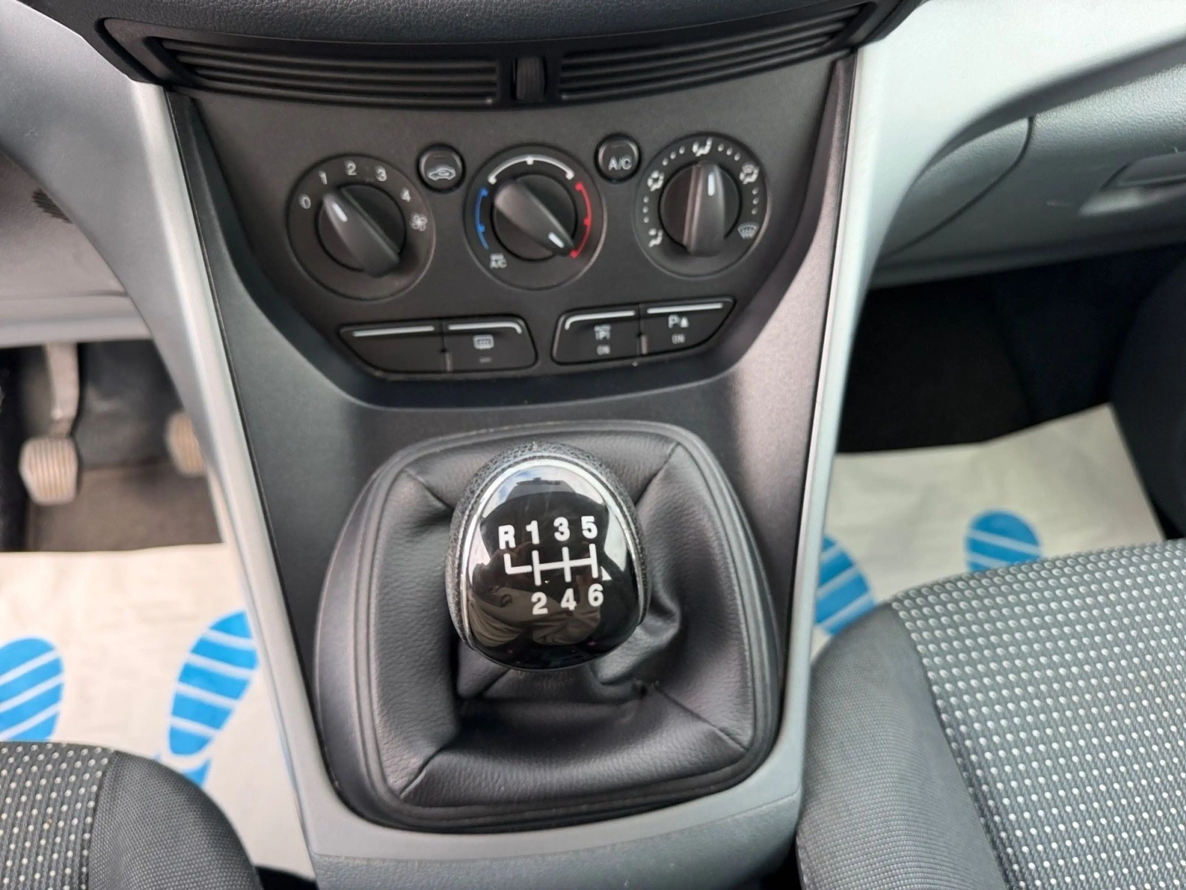 Ford C-Max C-MAX 1.6 Trend — photo 14
