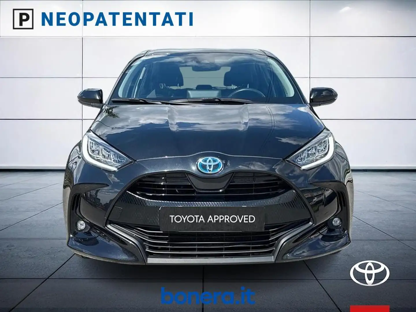 Toyota Yaris 1.5 hybrid Trend Nero - 2