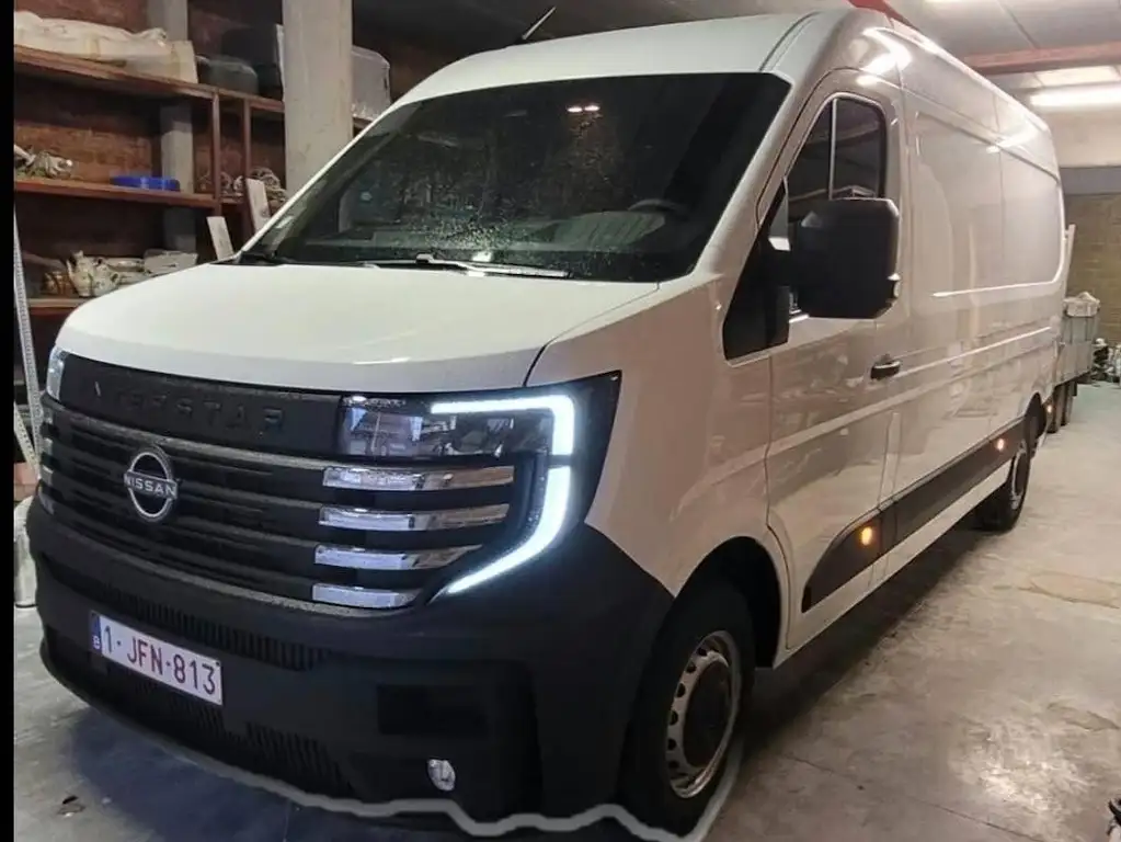 Nissan Interstar 2024 из Европы — купить под ключ
