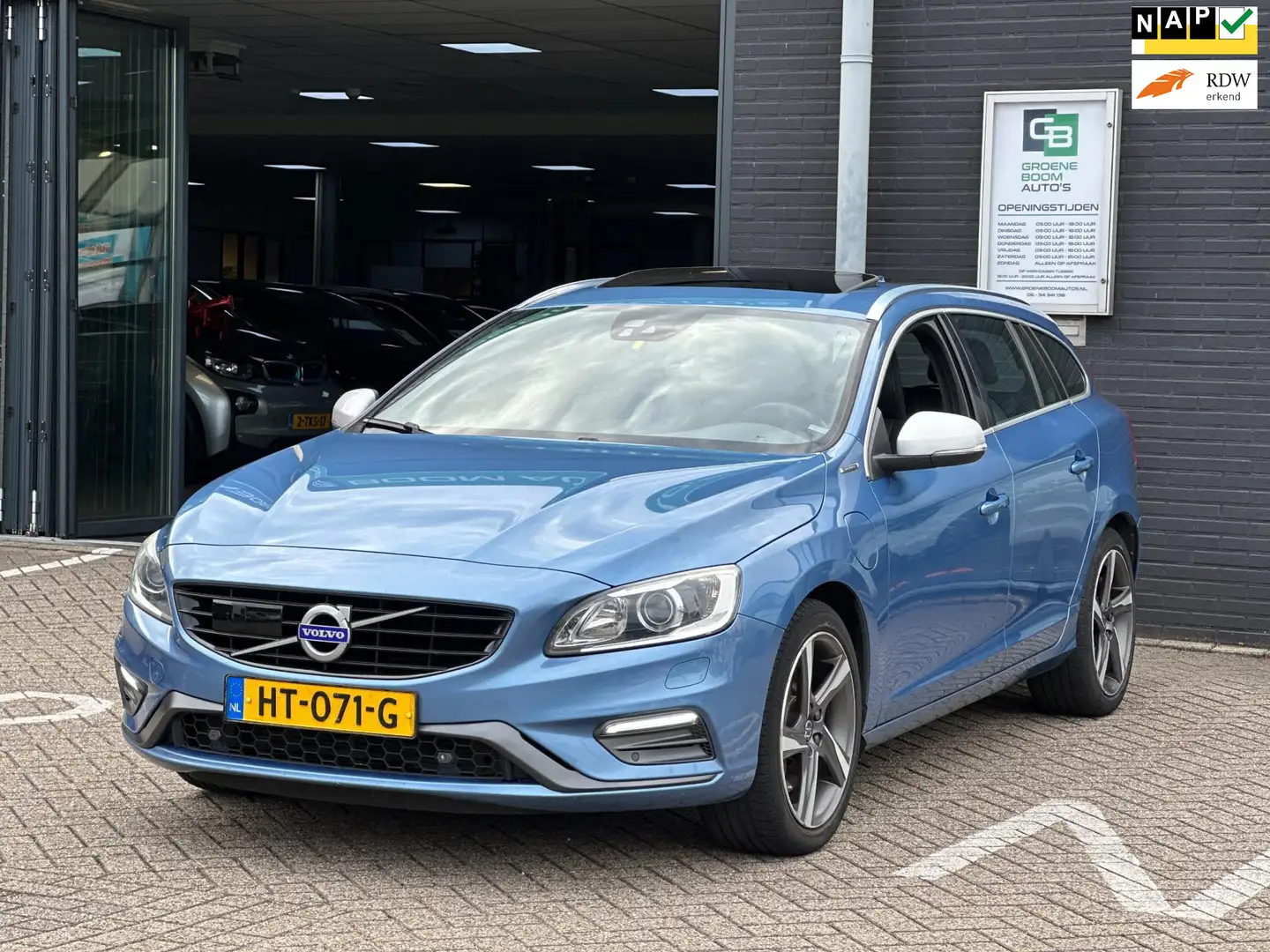 Volvo V60 2.4 D6 Twin Engine R-Design/CAMERA/LEDER/PANODAK/X Blauw - 1