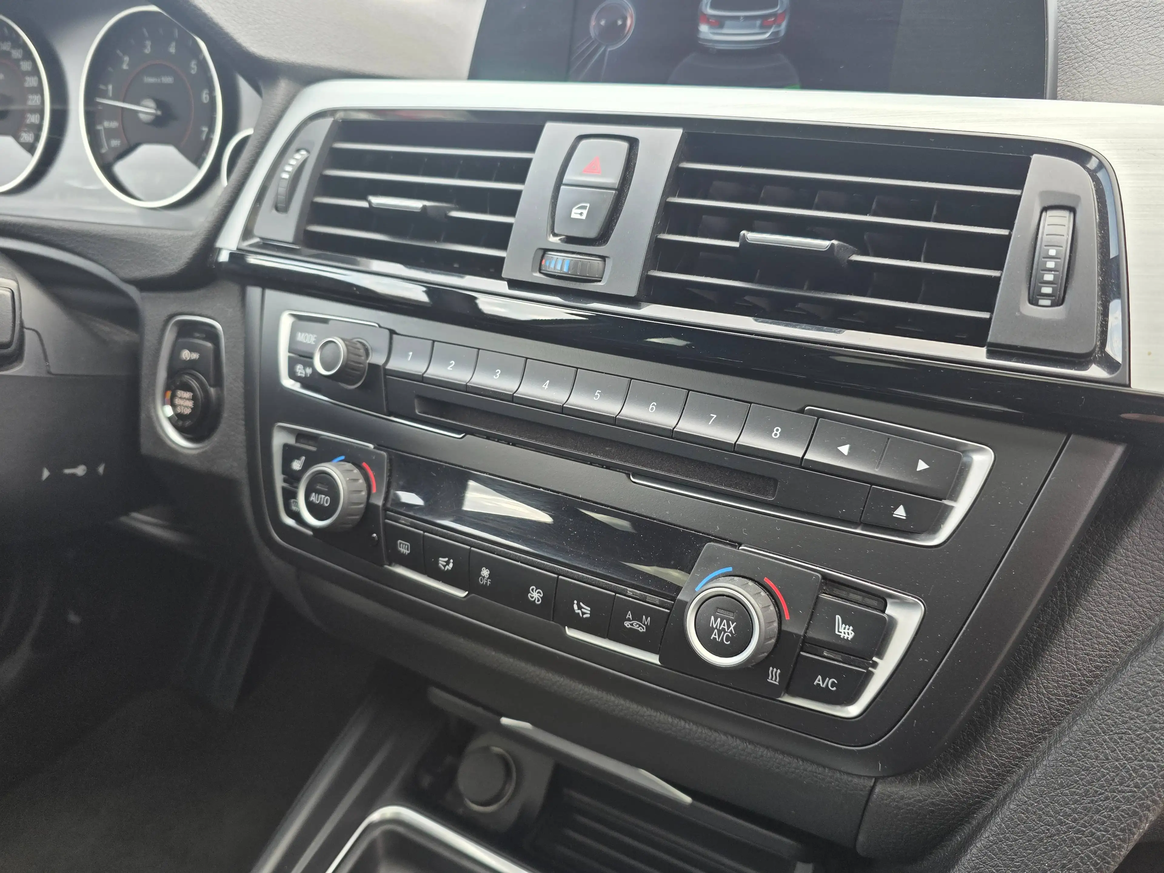 BMW 328 3er Touring 328i/Sport L./Autom./Pano/S.Sitze/LED/Sitzh./ — photo 7