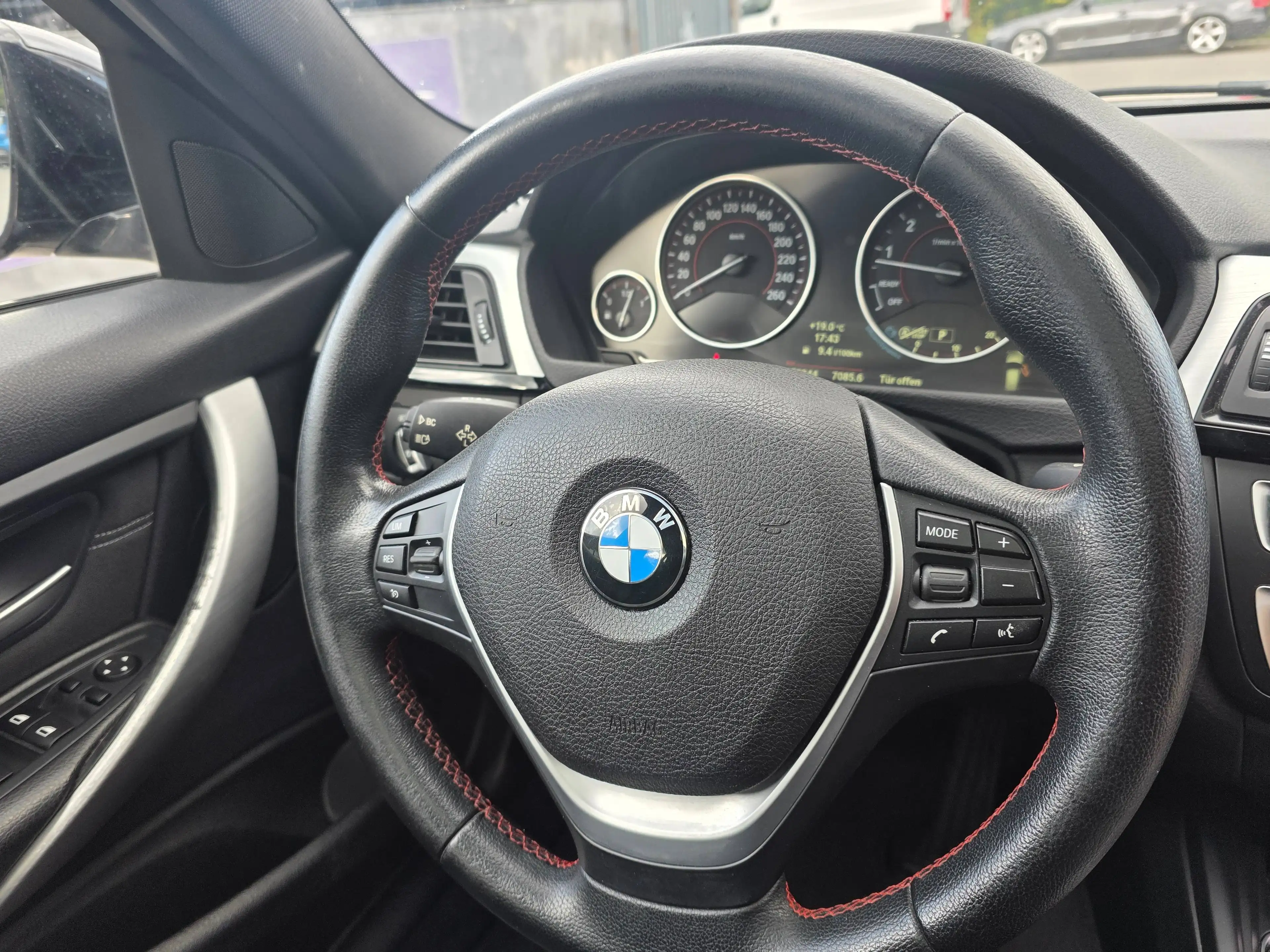 BMW 328 3er Touring 328i/Sport L./Autom./Pano/S.Sitze/LED/Sitzh./ — photo 9
