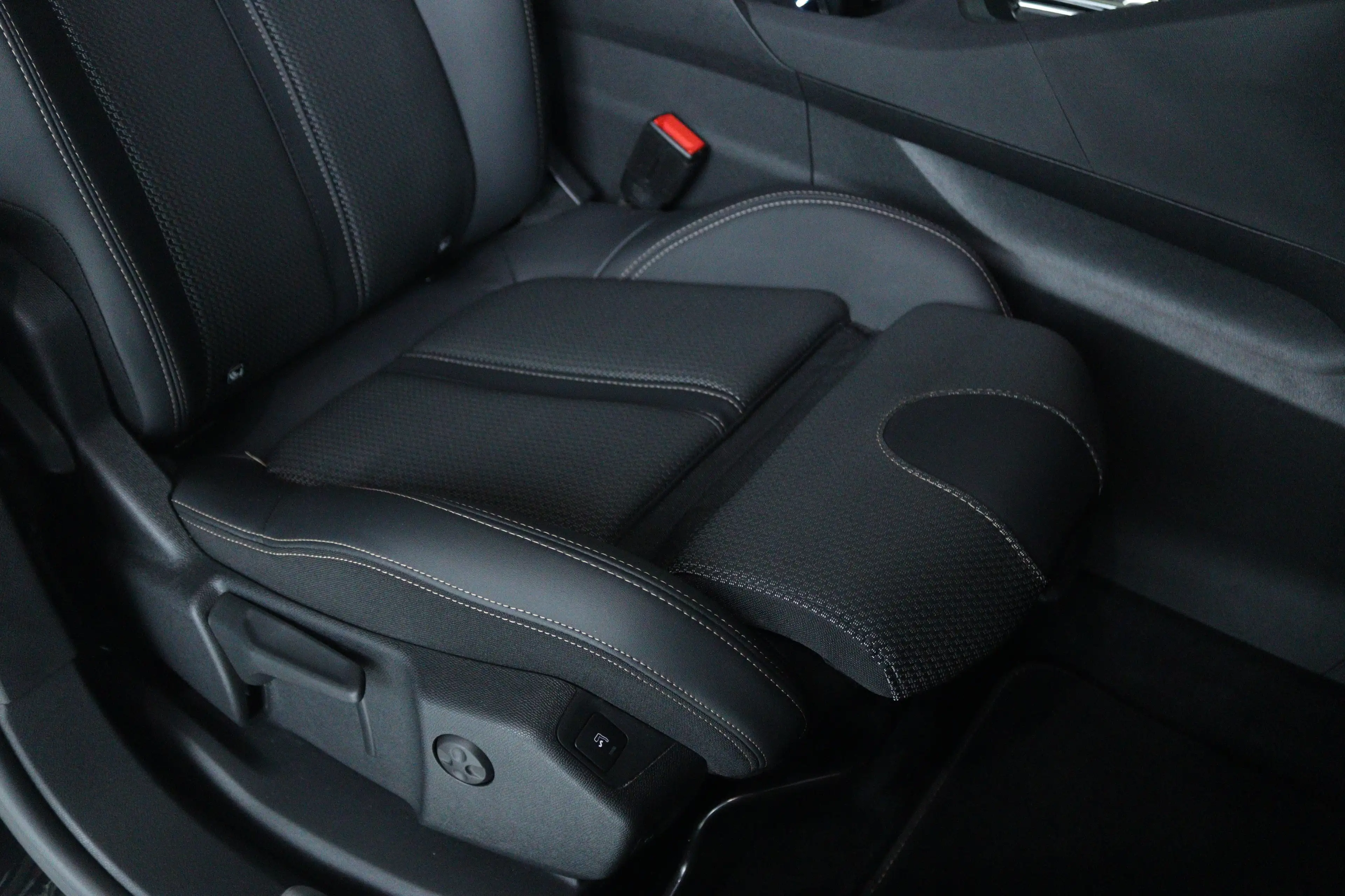 Peugeot 3008 1.2 Turbo GT Black Pack | Adapt. Cruise | Trekhaak — photo 18