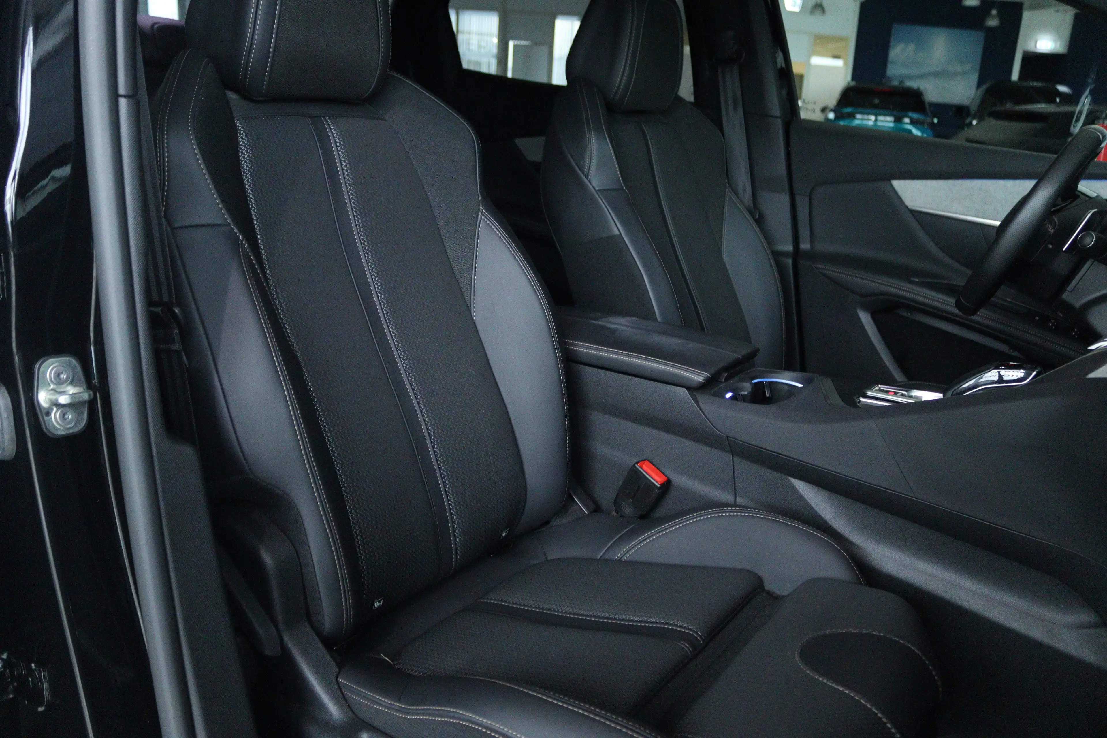 Peugeot 3008 1.2 Turbo GT Black Pack | Adapt. Cruise | Trekhaak — photo 3