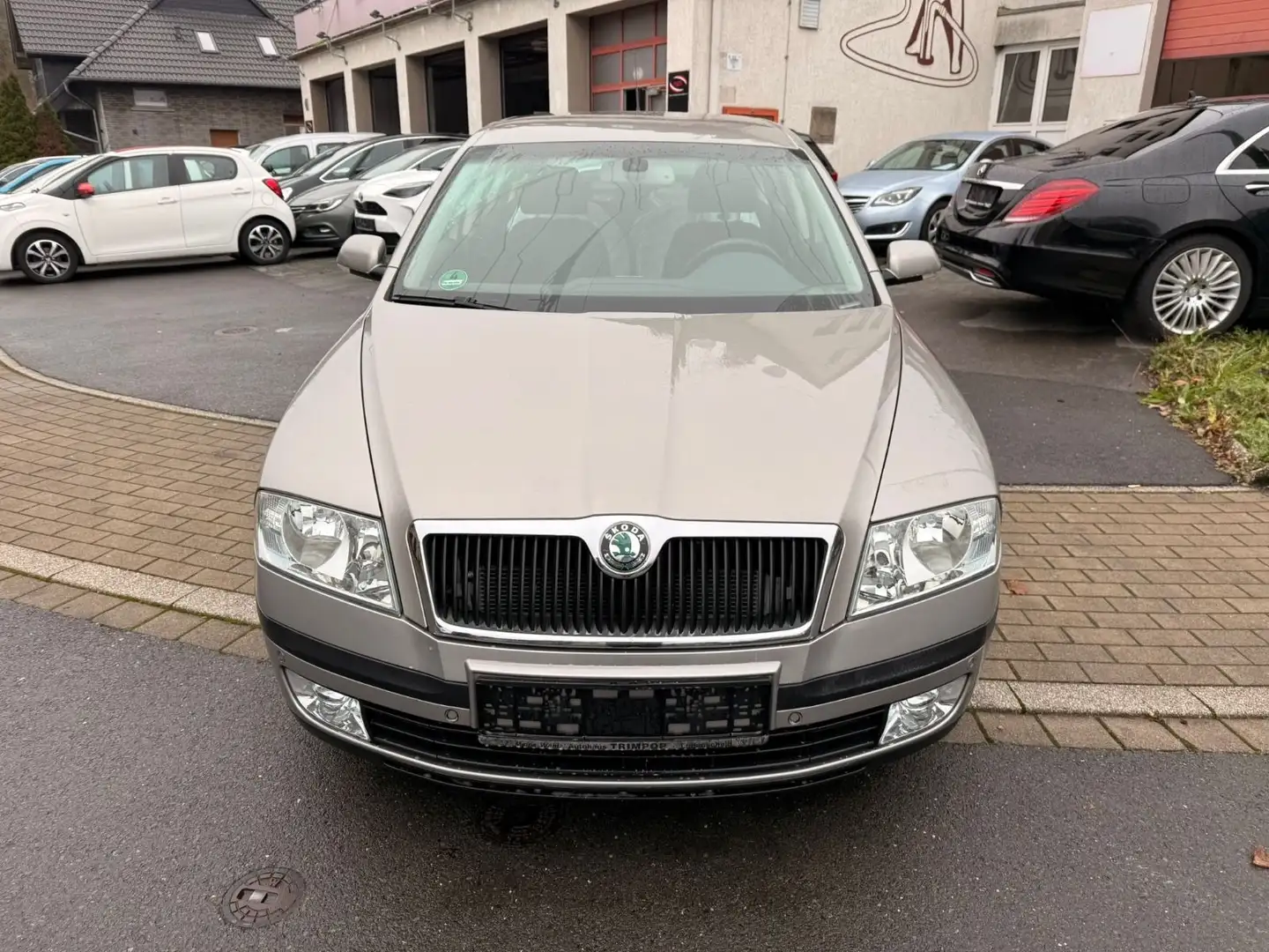 Skoda Octavia Lim. Elegance Automatik,Klima,SHZ, N.Tüv Beige - 2